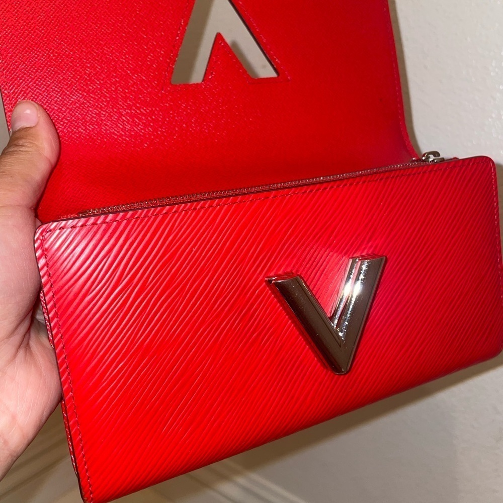Louis Vuitton EPI Twist Coquelicot Red Wallet Twist Lock​​​​​ - Picture 6 of 14